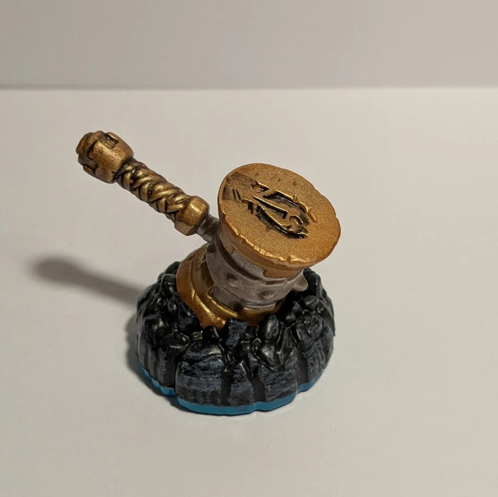Skylanders Battle Hammer Figure And Item Card